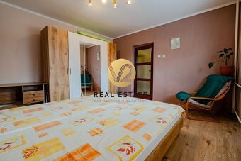 Ponúkame na Predaj - Priestranný Rodinný dom, slnečný  pozem - 5