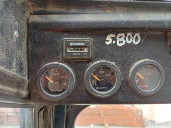 LOCUST L 753 nakladač smykový - 5