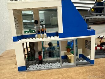 Lego City policajná stanica - 5