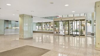 Na prenájom obchodné priestory na pešej zóne v centre mesta - 5