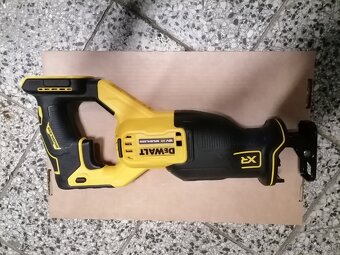 Aku chvostova a píla,, DEWALT DCS 382Z,, 18V---150€ - 5