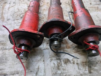 KUHN 280 SHRNOVAČ -- ruzné   díly - 5