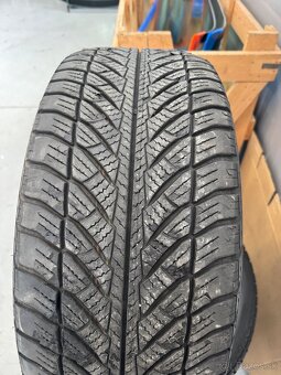 245/45 r18 GoodYear ultragrip 8 - celoročné - 5