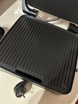 Predám multifunkčný gril + Panini maker – 2v1, 2000 W – skve - 5