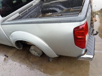 Rozpredám na náhradné diely Nissan Navara - 5