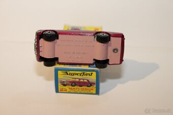 Matchbox SF Rolls Royce silver shadow-pink base - 5