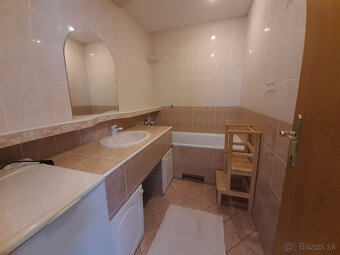 Prenájom 3-izbový byt, 76 m2, balkón, centrum Levice - 5