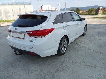 HYUNDAI i40 1.7 CRDi r.v 2014 - 5