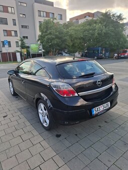 Opel Astra GTC  1.6 benzín - TOP STAV - 5
