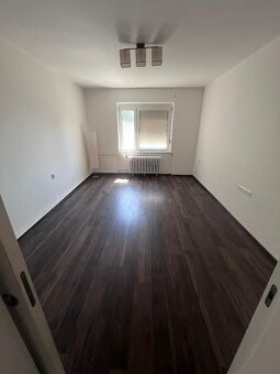 Prenajmem trojizbový byt v centre Komárna - 5