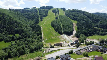 STAVEBNÝ POZEMOK SO STAVEBNÝM POVOLENÍM 555 M2 + Video - 5