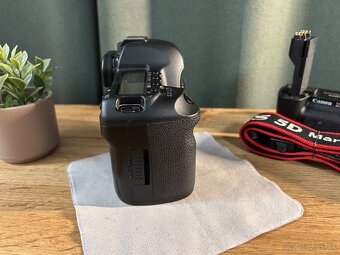 Canon 5D Mark II + grip + 2x batéria (super stav) - 5