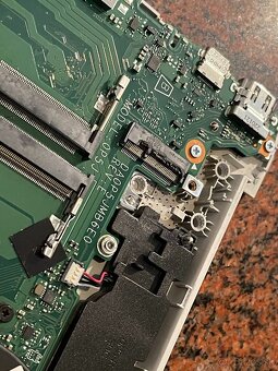 Predám dosku z HP laptopu + priložené diely - Ryzen 5 550u - 5