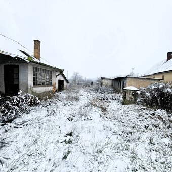 PREDAJ 2053 m2 stavebný pozemok, starší RD, všetky IS, Veľká - 5
