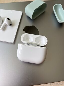 Apple AirPods 3. generácie s MagSafe nabíjacím puzdrom - 5