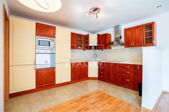 NA PREDAJ 129M2 4I BYT UL.POD PÁROVCAMI, PIEŠŤANY - 5