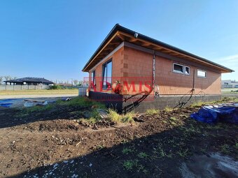 Predáme 5izbový tehlový bungalov Ruskov 126m2, pozemok 620m2 - 5