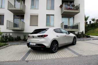 Mazda 3 2.5 e-Skyactiv G140 mHEV Takumi, V záruke,BOSE audio - 5
