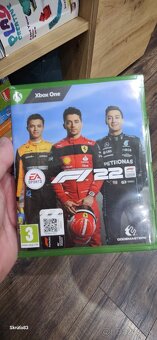 Xbox One X - 5