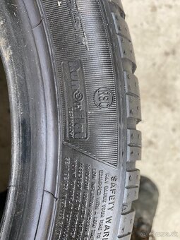 Predám zimné pneu Dunlop 225/45 r17 - 5