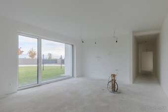 NA PREDAJ - nový, nezariadený 2-izbový byt so záhradou - Hru - 5