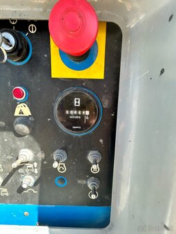 Kĺbová pracovná plošina Genie Z45 Bi Energy - 5