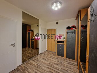 Na predaj veľký kompletne zariadený 3-izbový byt v centre Pi - 5