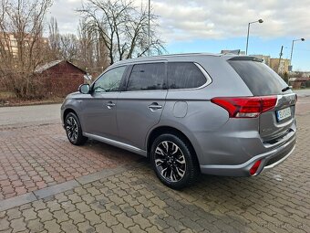 Mitsubishi Outlander 2.0 PHEV 4x4 - 5