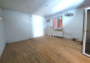 Na predaj 5 izbový rodinný dom 250 m2 v obci Orešany - 5