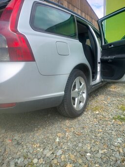 Predám Volvo V50 2.0tdi 100kw rok 2008 - 5