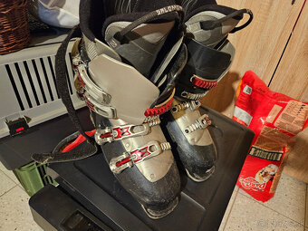 2x lyže topánkami - 5