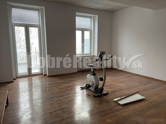 Na prenájom lukratívne komerčné priestory na Hlavnom námestí - 5