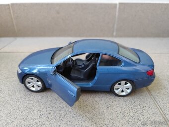 Predám nový kovový model BMW 335i coupé 2007. Dĺžka 19 cm, š - 5