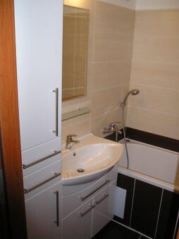 Bratislava - Petrzalka - Samostatna Izba - 230Eur/Mesiac - 5