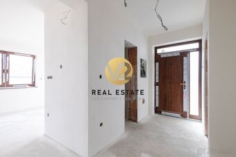 NA PREDAJ – Novostavba pri Lese, priestranný 4-izbový dom – - 5
