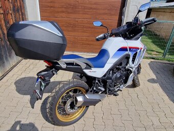 Predam honda Transalp XL750 - 5