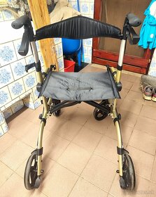 Rolátor a invalidný vozík 2v1 - 5