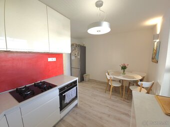 Veľký, kompletne zrekonštruovaný byt Trenčín - 5