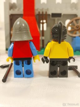 LEGO Castle 6040 Blacksmith Shop - 5