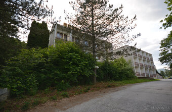 Hotel v krásnom prostredí s veľkým potenciálom, len 2 km od - 5