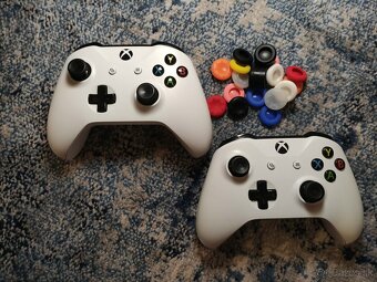 Predám Xbox One S 500 GB + 2 ovládače + 3 hry - 5