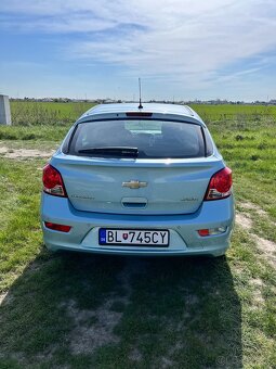 Predám Chevrolet Cruze 1,8 - 5