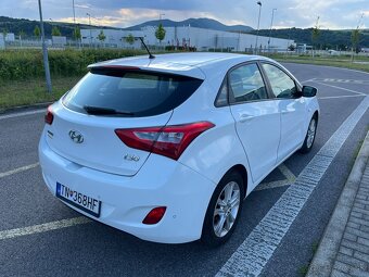 Predám Hyundai i30 1.4i MPI DOHC CVVT Comfort r. v. 2012 - 5