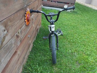 Detsky bicykel s pomocnymi kolesami - 5