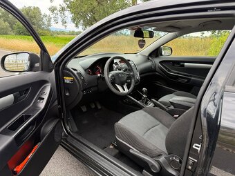 Na predaj krásna KIA Proceed 1.6 CRDi Coupe - 5