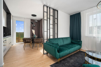 Štýlový 3-izbový byt so zariadením, loggiou a balkónom - 5