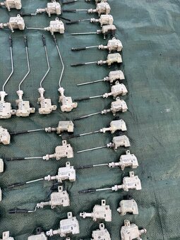 Motorčeky na ovládanie zámku nádrže - 5