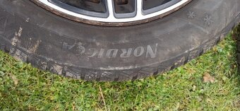 Zimné 205/55 R16 + disky a puklice - 5