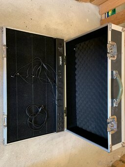 Warvick rockboard pedalboard case s napajanim - 5