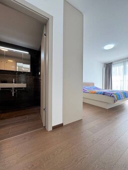 nadštandardne a elegantne  4-izb byt na eurovea tower - 5